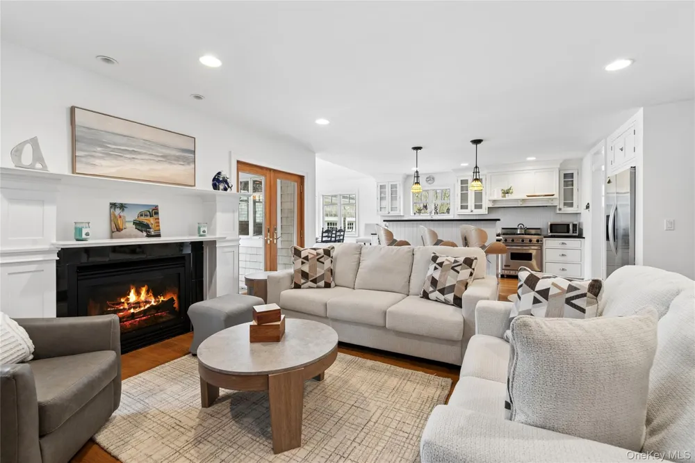 10 Foxboro Road East Quogue, NY 11946