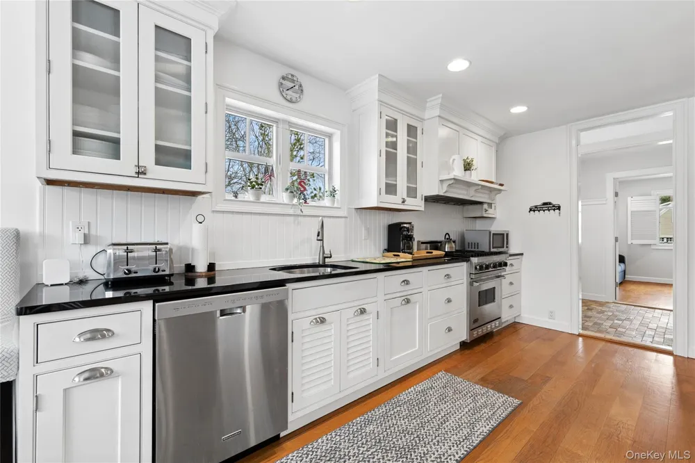 10 Foxboro Road East Quogue, NY 11946