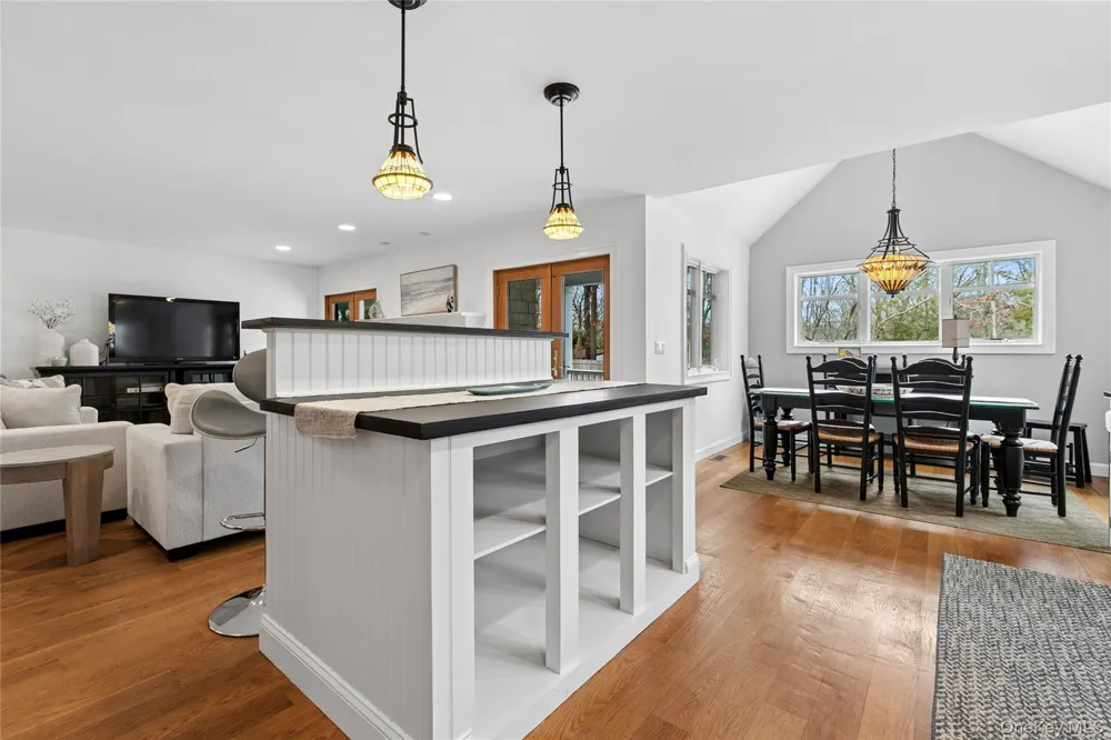 10 Foxboro Road East Quogue, NY 11946