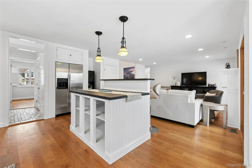 10 Foxboro Road East Quogue, NY 11946