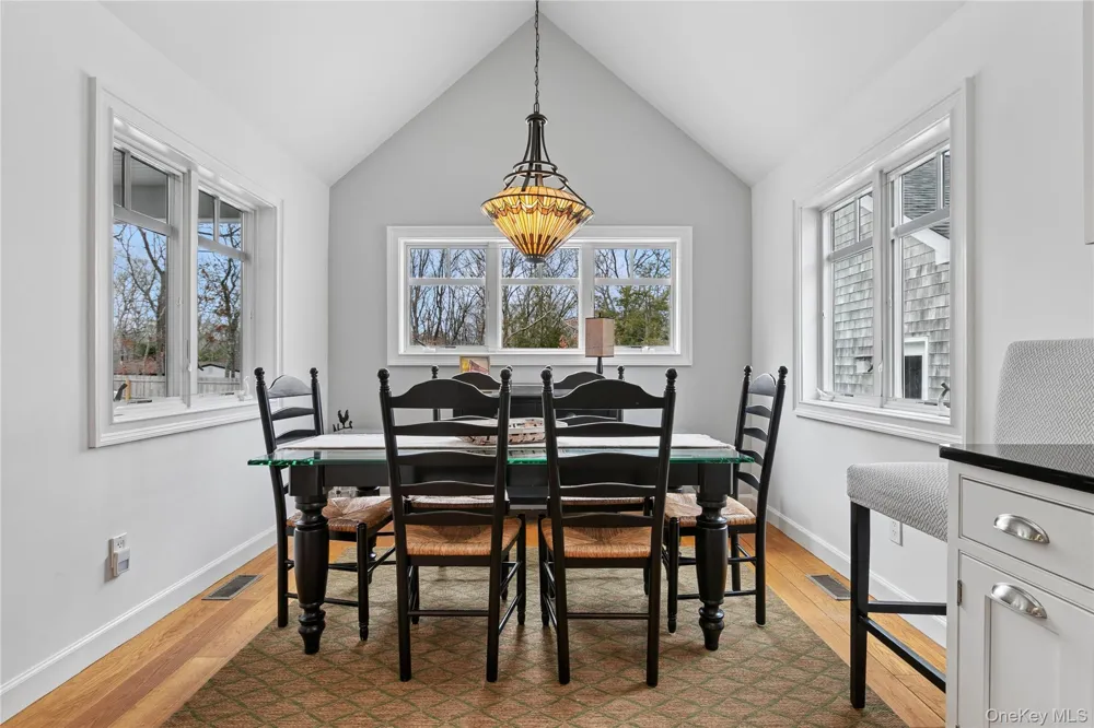 10 Foxboro Road East Quogue, NY 11946