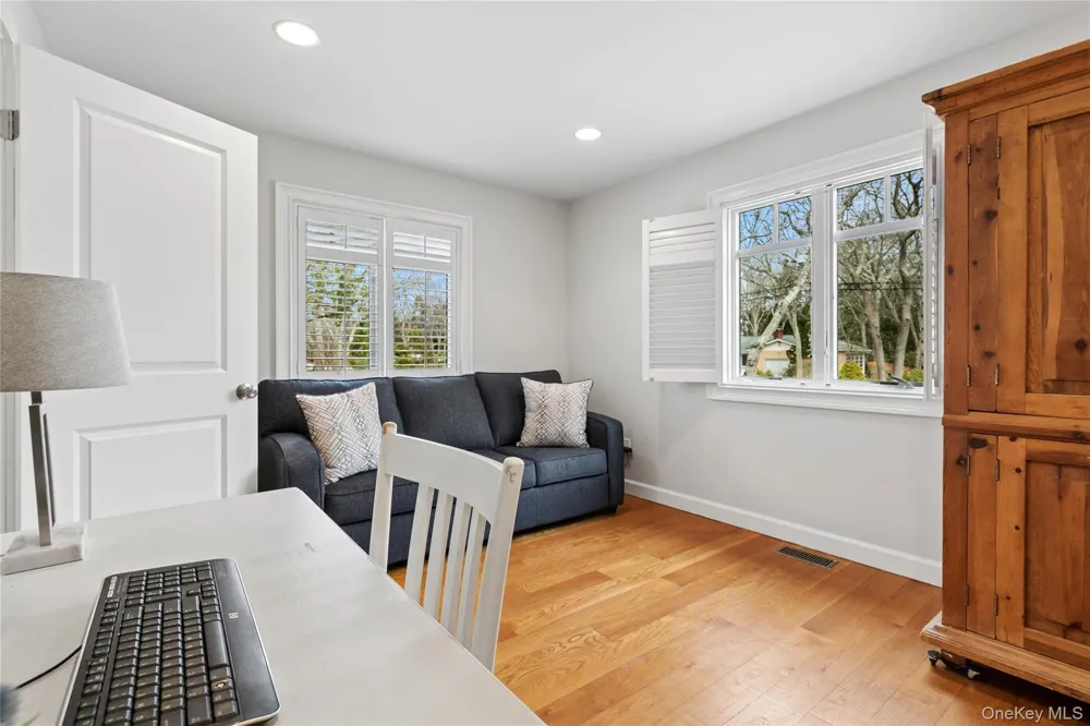 10 Foxboro Road East Quogue, NY 11946