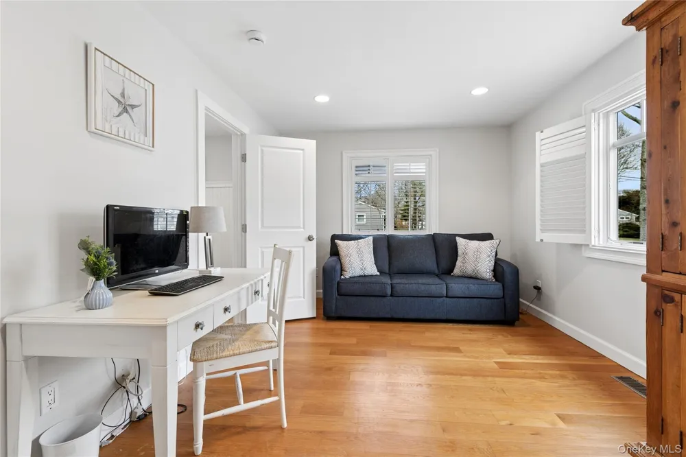 10 Foxboro Road East Quogue, NY 11946
