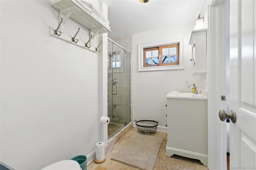 10 Foxboro Road East Quogue, NY 11946