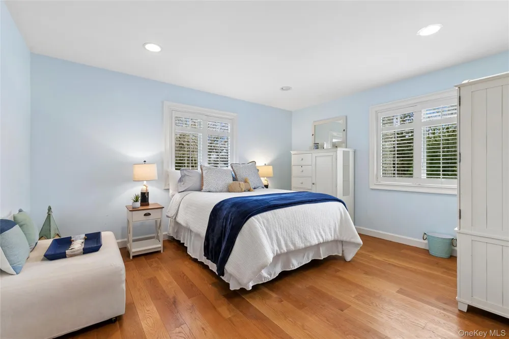 10 Foxboro Road East Quogue, NY 11946
