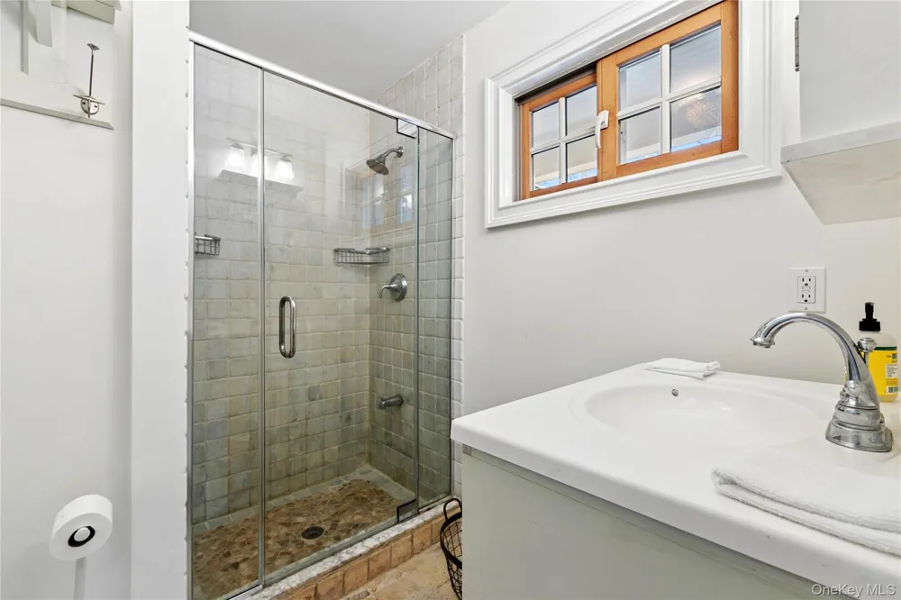 10 Foxboro Road East Quogue, NY 11946