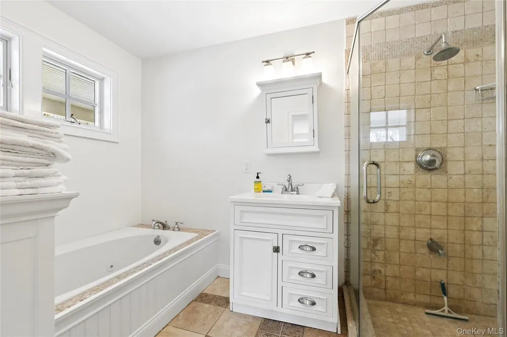 10 Foxboro Road East Quogue, NY 11946
