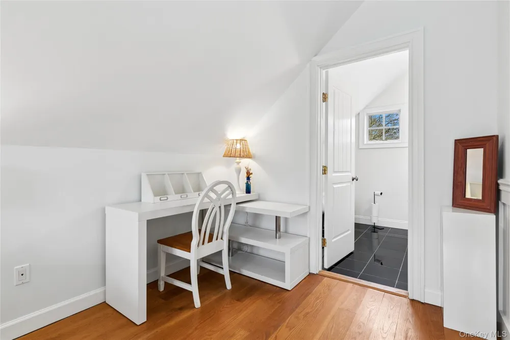 10 Foxboro Road East Quogue, NY 11946