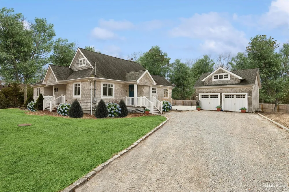 10 Foxboro Road East Quogue, NY 11946