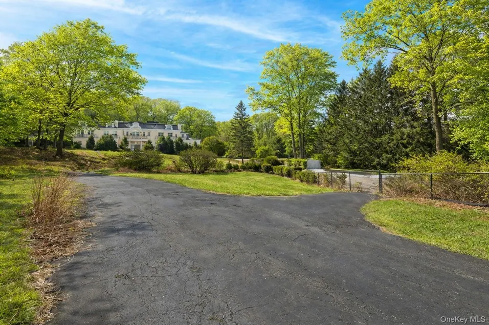 17 Briarwood Lane Suffern, NY 10901