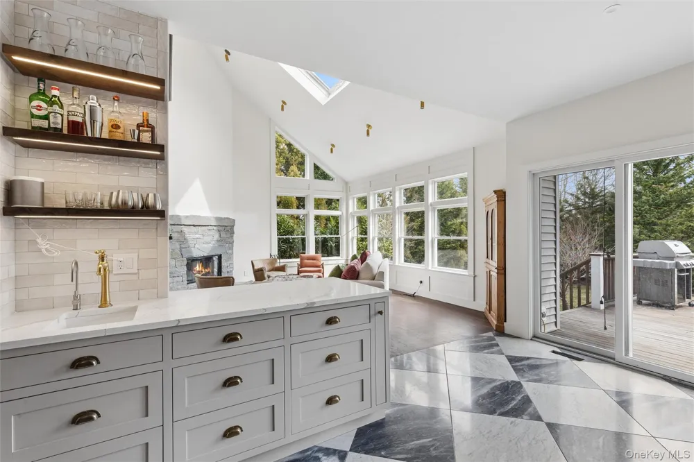 4 Glynn Drive Shelter Island, NY 11964