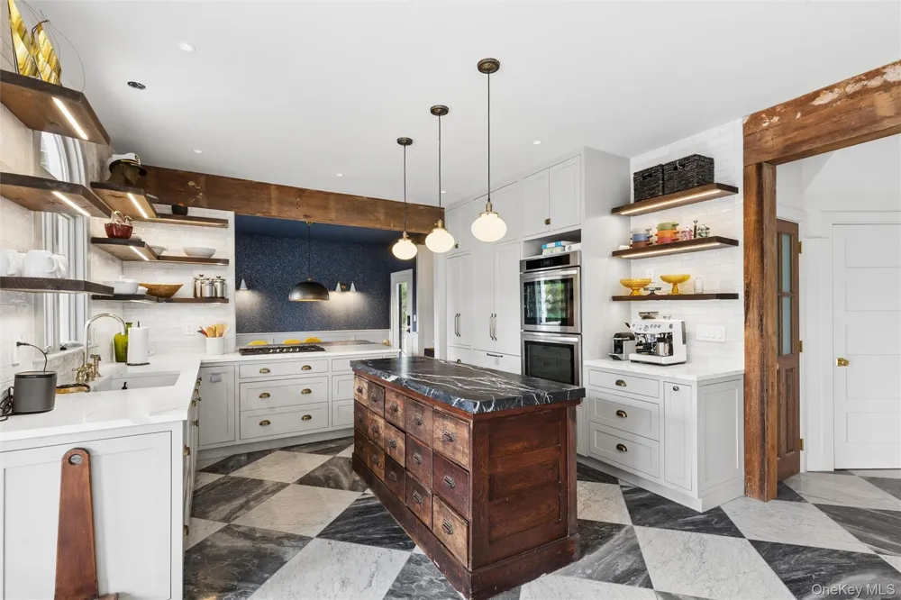 4 Glynn Drive Shelter Island, NY 11964
