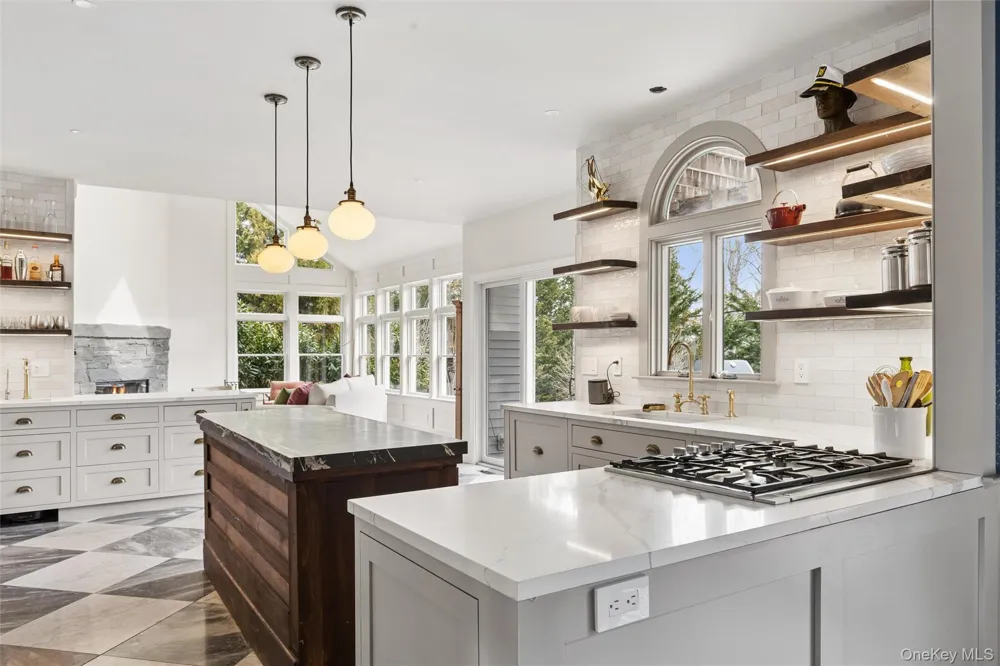 4 Glynn Drive Shelter Island, NY 11964