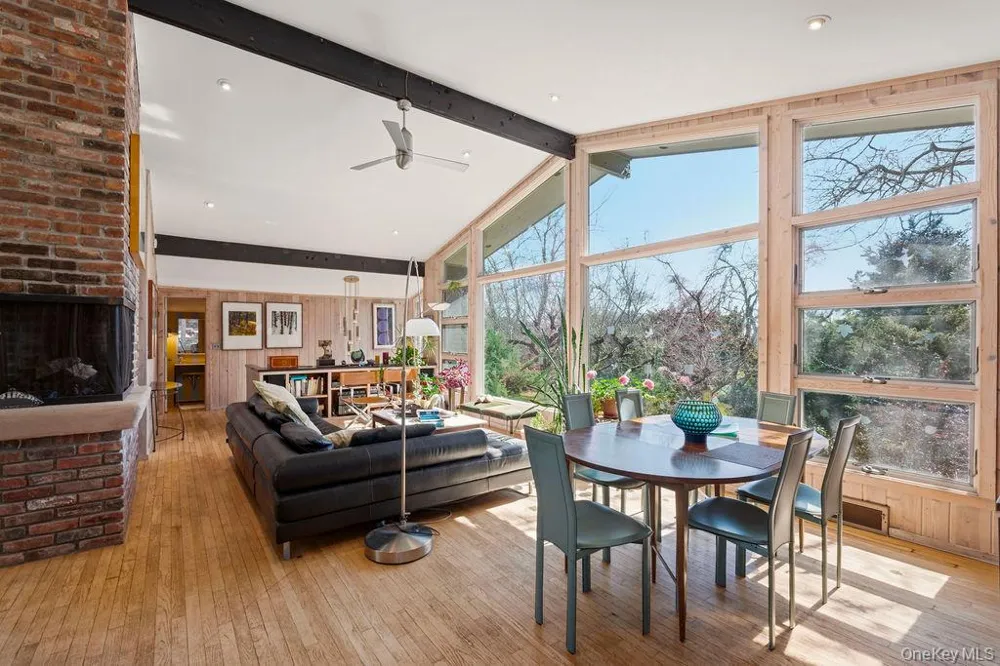 27 Atterbury Road Southampton, NY 11968