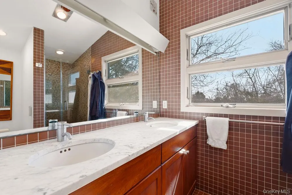 27 Atterbury Road Southampton, NY 11968