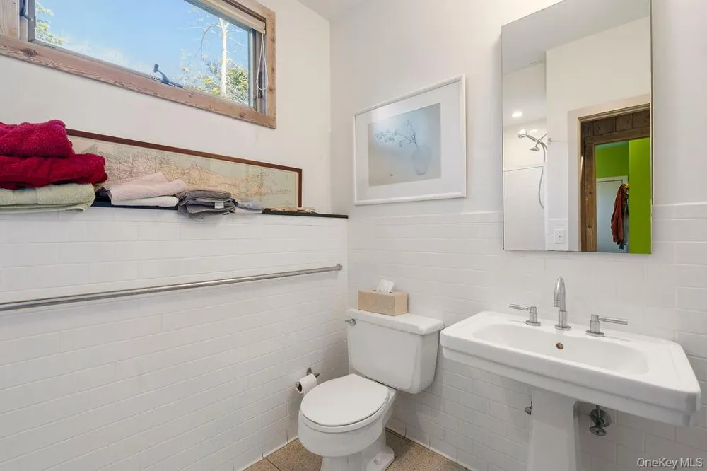 27 Atterbury Road Southampton, NY 11968