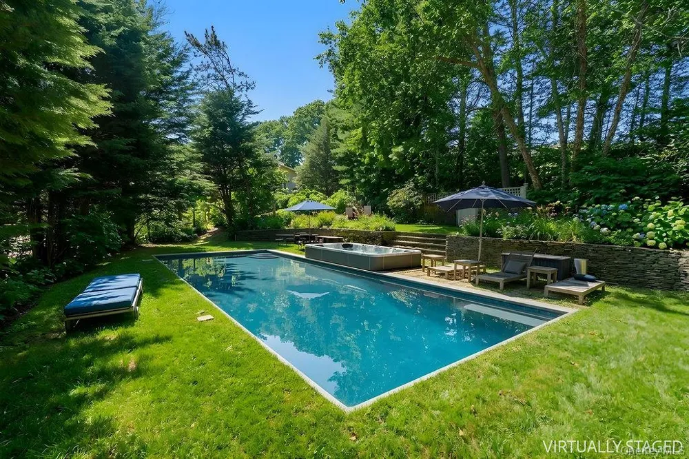 27 Atterbury Road Southampton, NY 11968