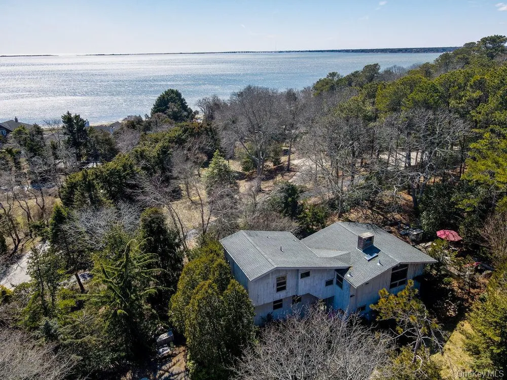 27 Atterbury Road Southampton, NY 11968