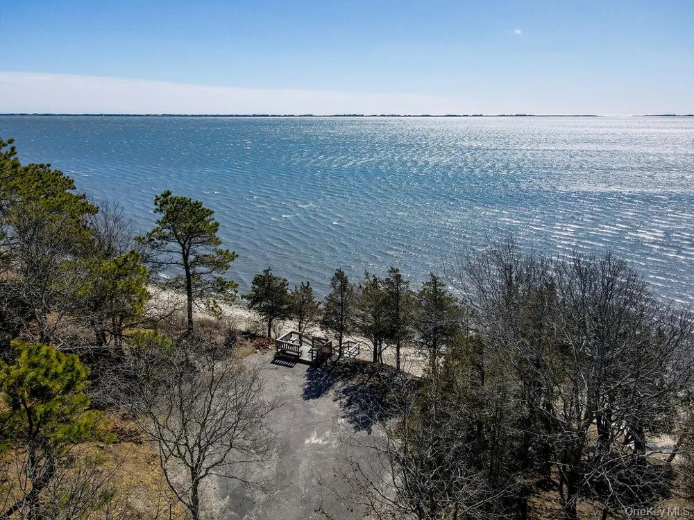 27 Atterbury Road Southampton, NY 11968