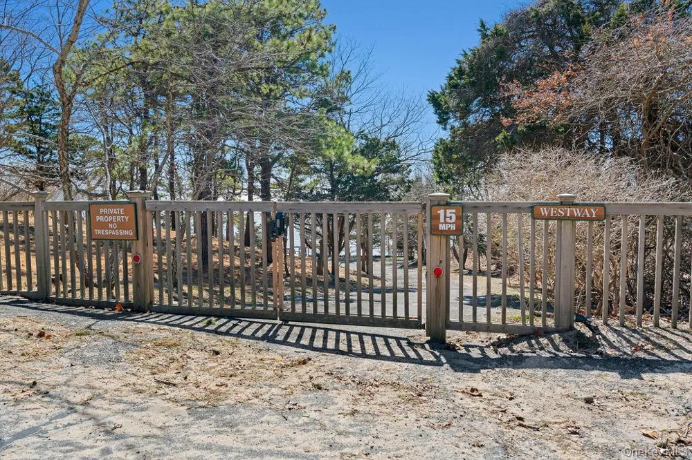 27 Atterbury Road Southampton, NY 11968