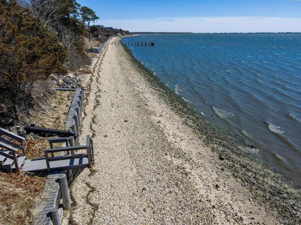 27 Atterbury Road Southampton, NY 11968