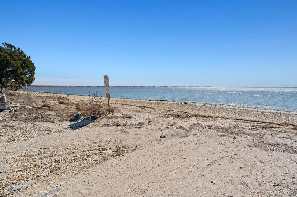 27 Atterbury Road Southampton, NY 11968
