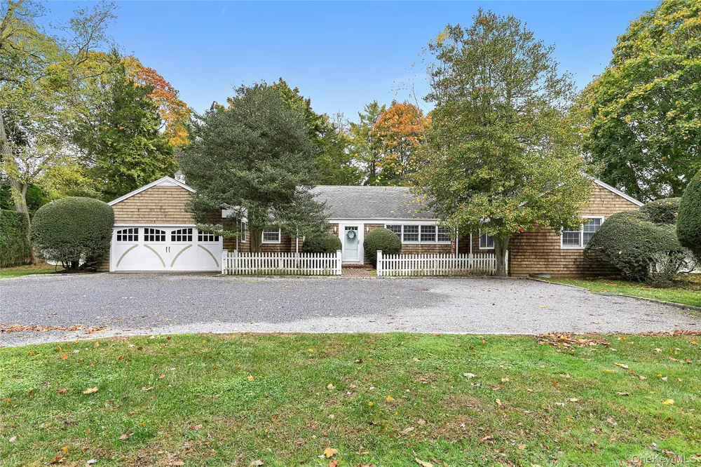 669 Hill Street Southampton, NY 11968