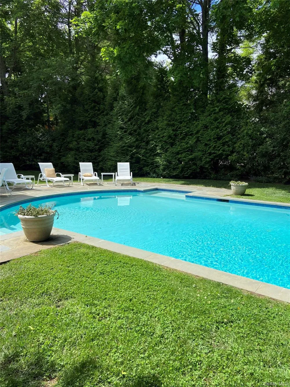 669 Hill Street Southampton, NY 11968