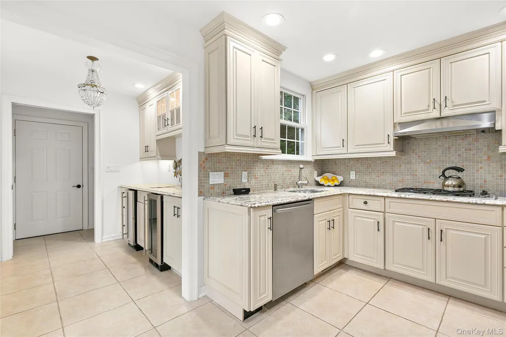 669 Hill Street Southampton, NY 11968