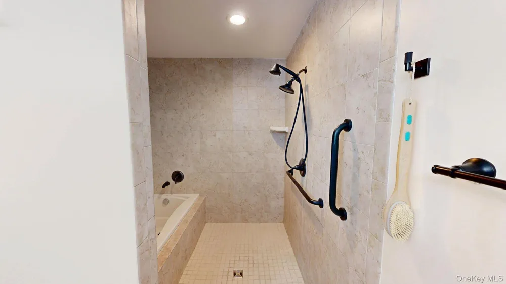 1109 Round Pointe Drive #1109 Haverstraw, NY 10927