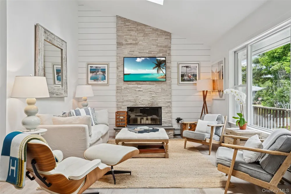 42 Oak Street Westhampton Beach, NY 11978
