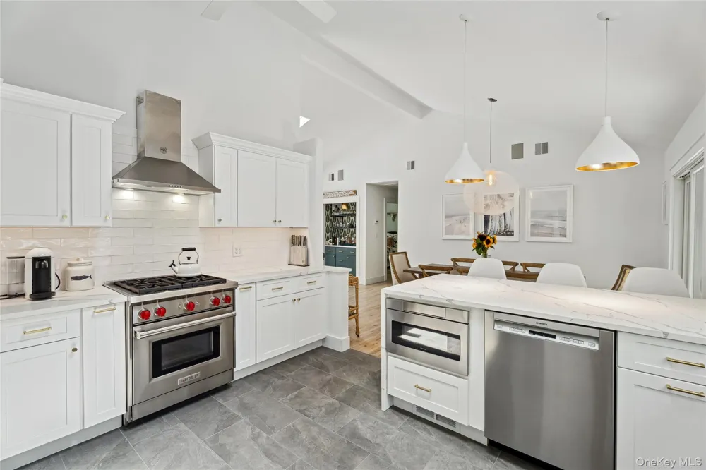 42 Oak Street Westhampton Beach, NY 11978
