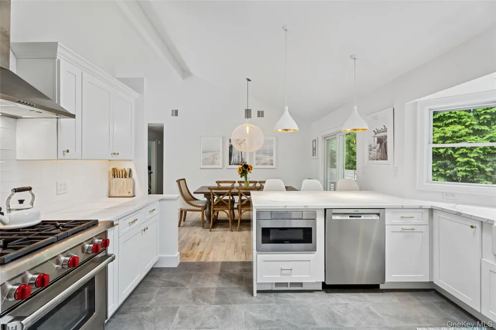 42 Oak Street Westhampton Beach, NY 11978