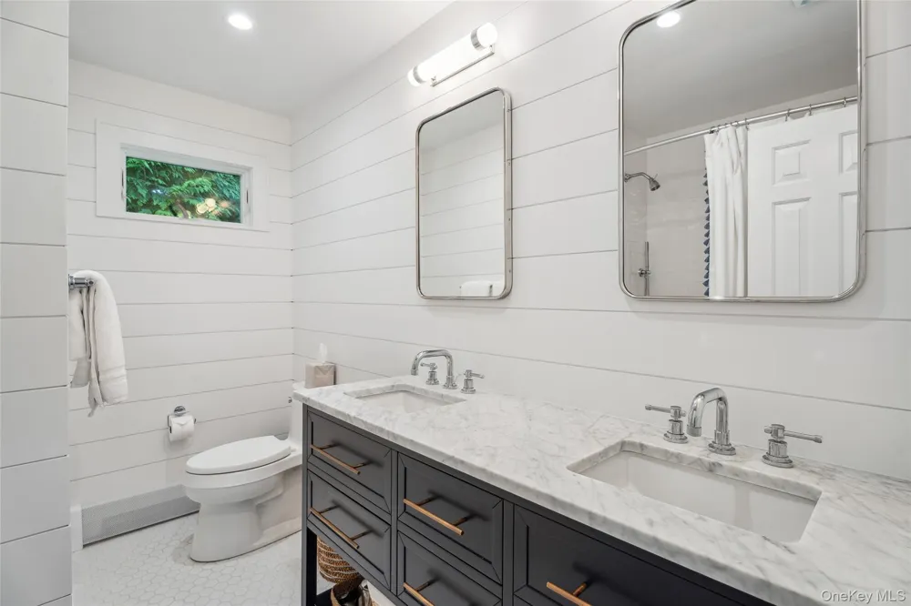 42 Oak Street Westhampton Beach, NY 11978
