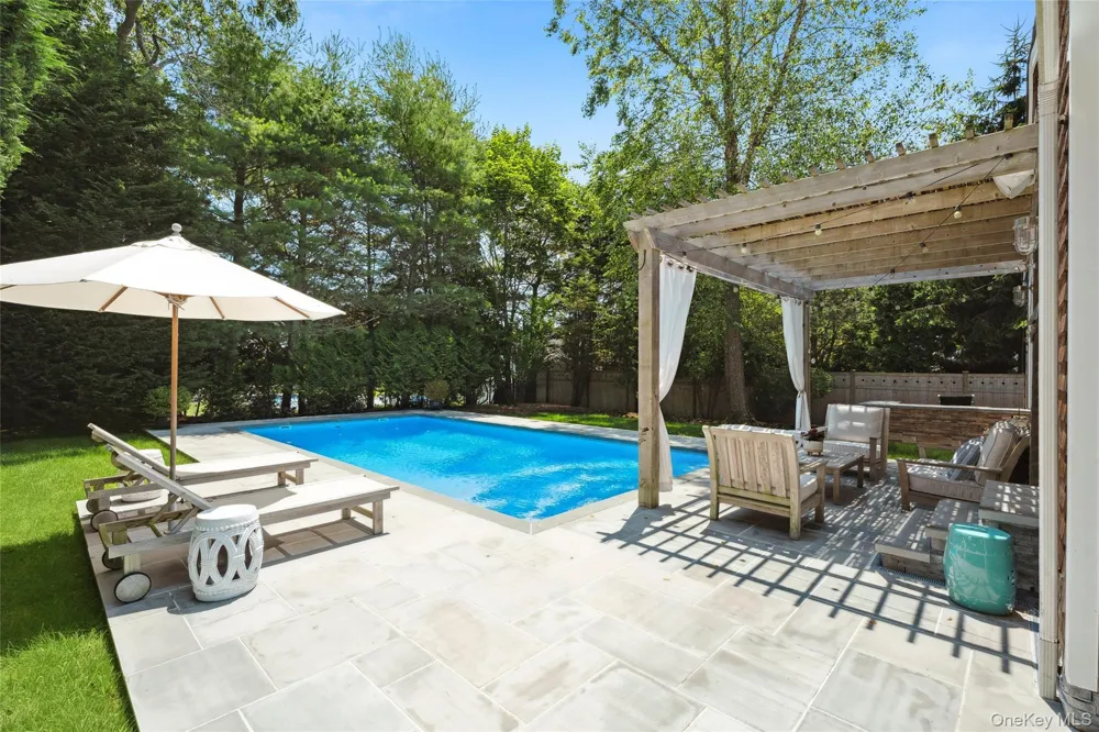 42 Oak Street Westhampton Beach, NY 11978