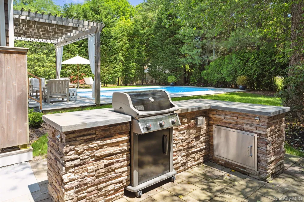 42 Oak Street Westhampton Beach, NY 11978