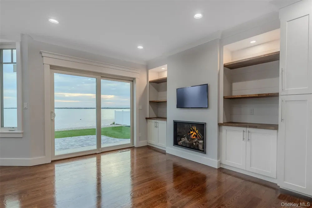 72 Grandview Drive Shirley, NY 11967
