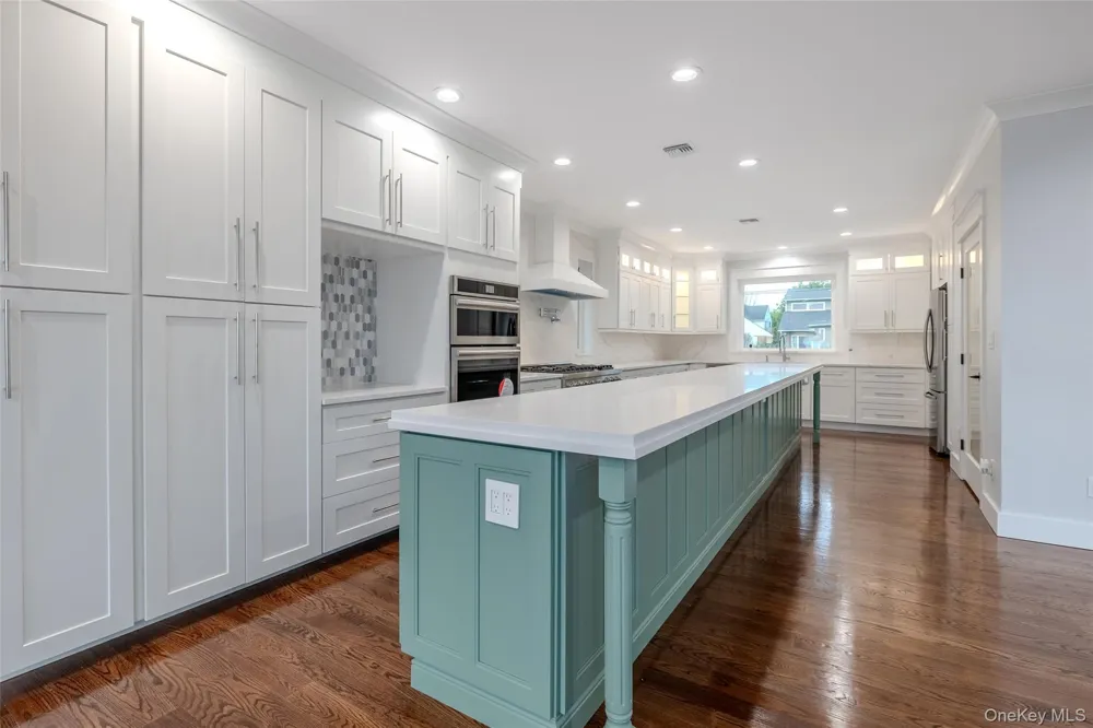 72 Grandview Drive Shirley, NY 11967
