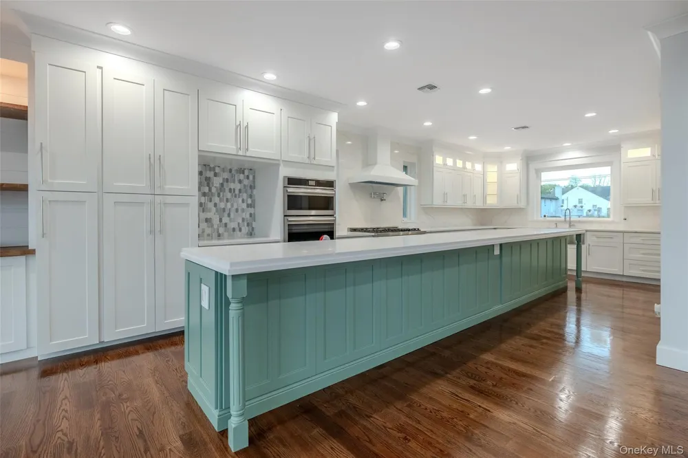 72 Grandview Drive Shirley, NY 11967