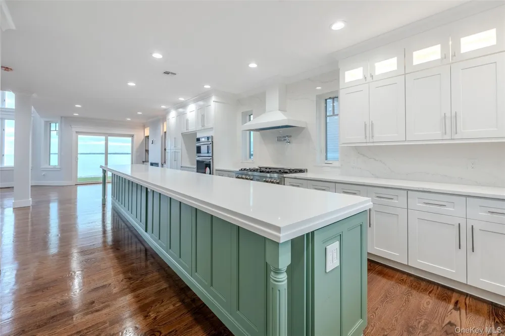 72 Grandview Drive Shirley, NY 11967