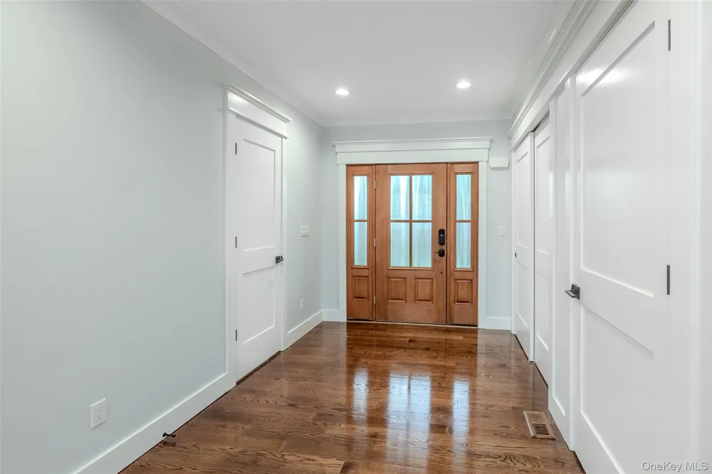 72 Grandview Drive Shirley, NY 11967