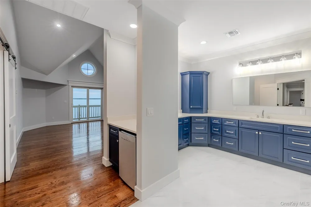 72 Grandview Drive Shirley, NY 11967