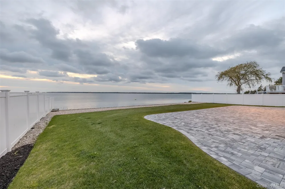 72 Grandview Drive Shirley, NY 11967