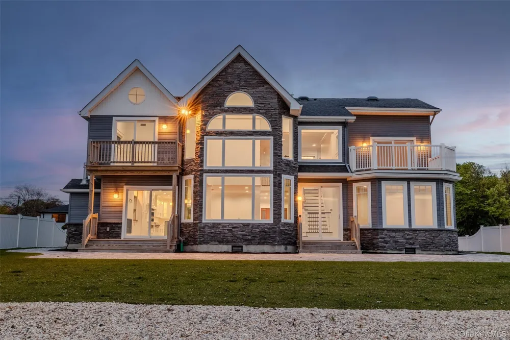 72 Grandview Drive Shirley, NY 11967