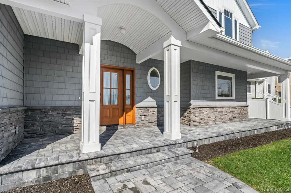 72 Grandview Drive Shirley, NY 11967