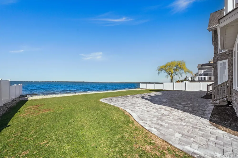 72 Grandview Drive Shirley, NY 11967