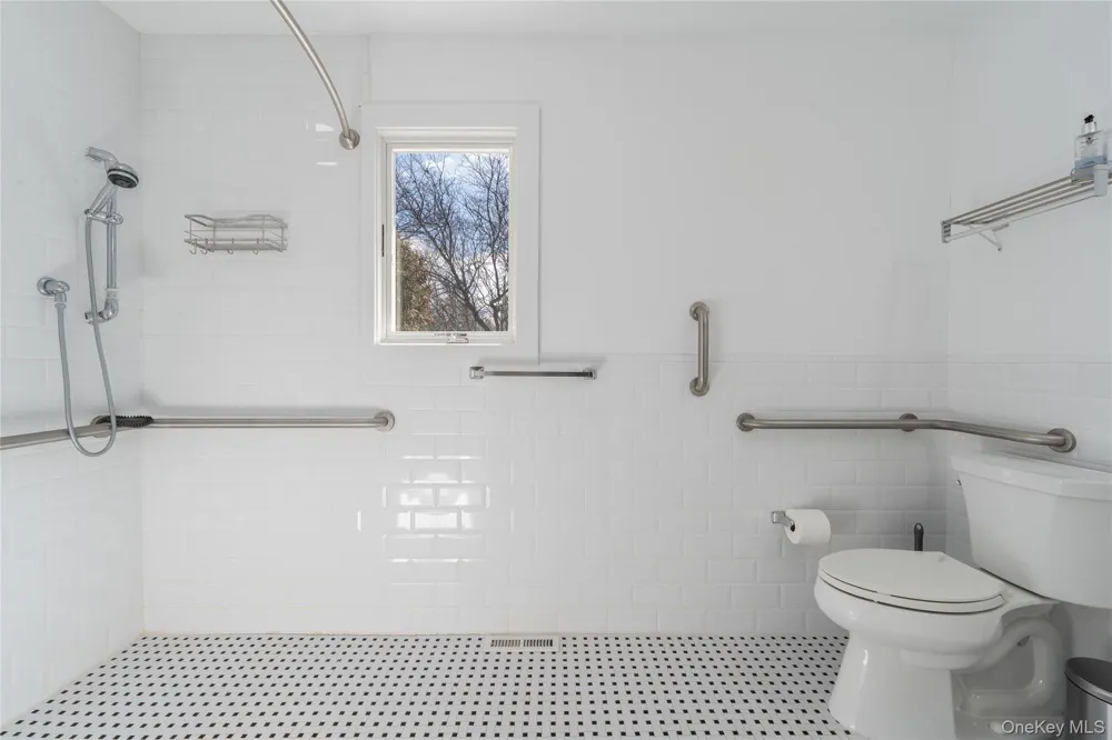 56875 Route 48 Greenport, NY 11944