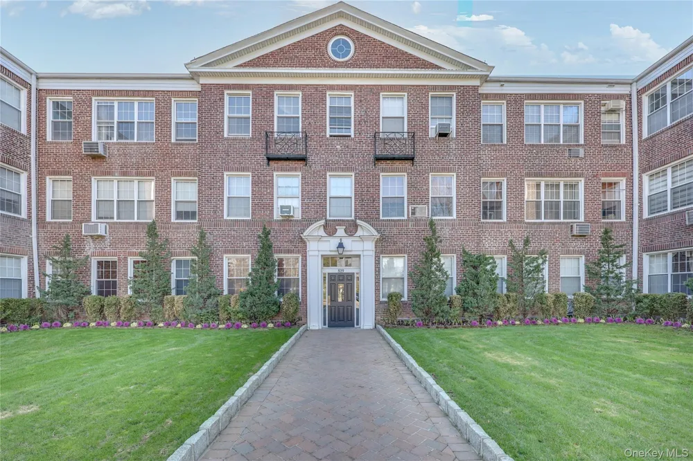 819 Broadway #1-G Woodmere, NY 11598