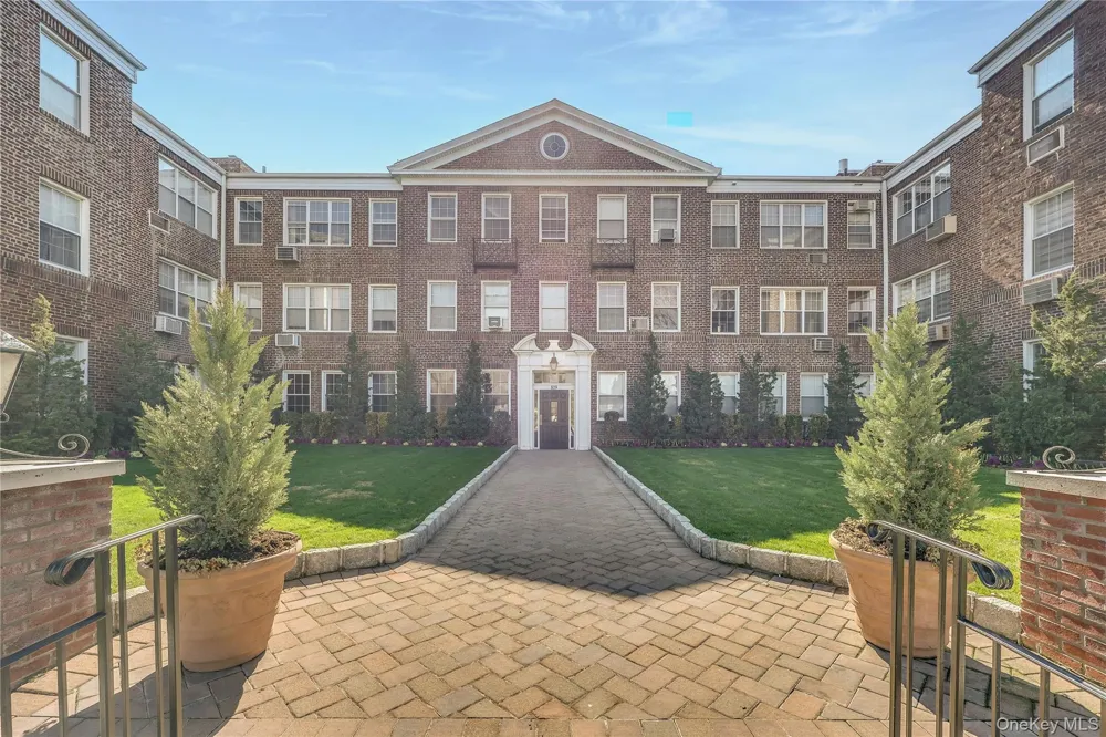 819 Broadway #1-G Woodmere, NY 11598