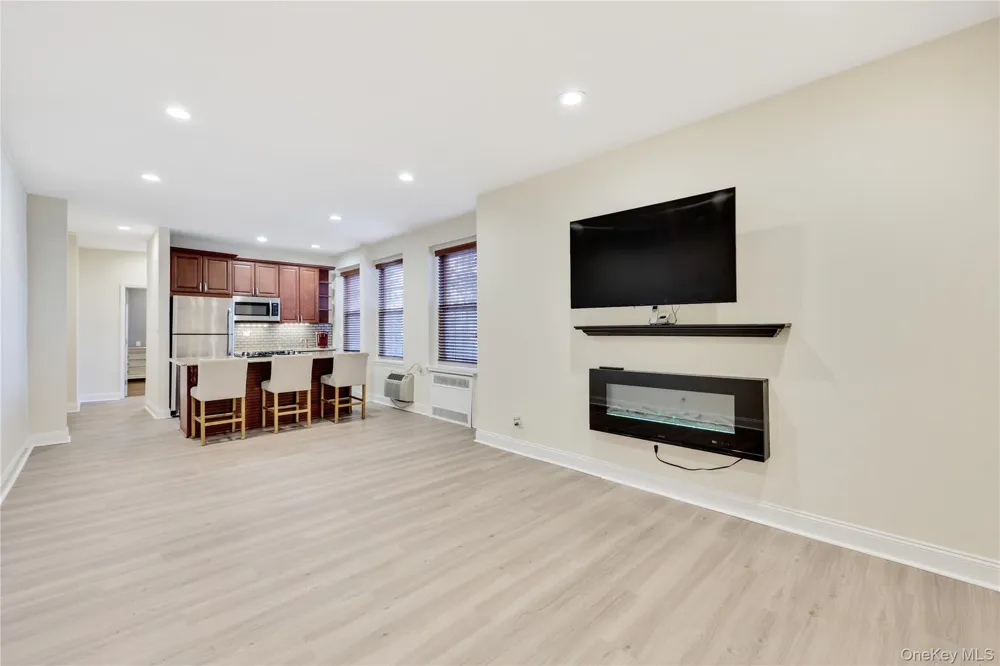 819 Broadway #1-G Woodmere, NY 11598